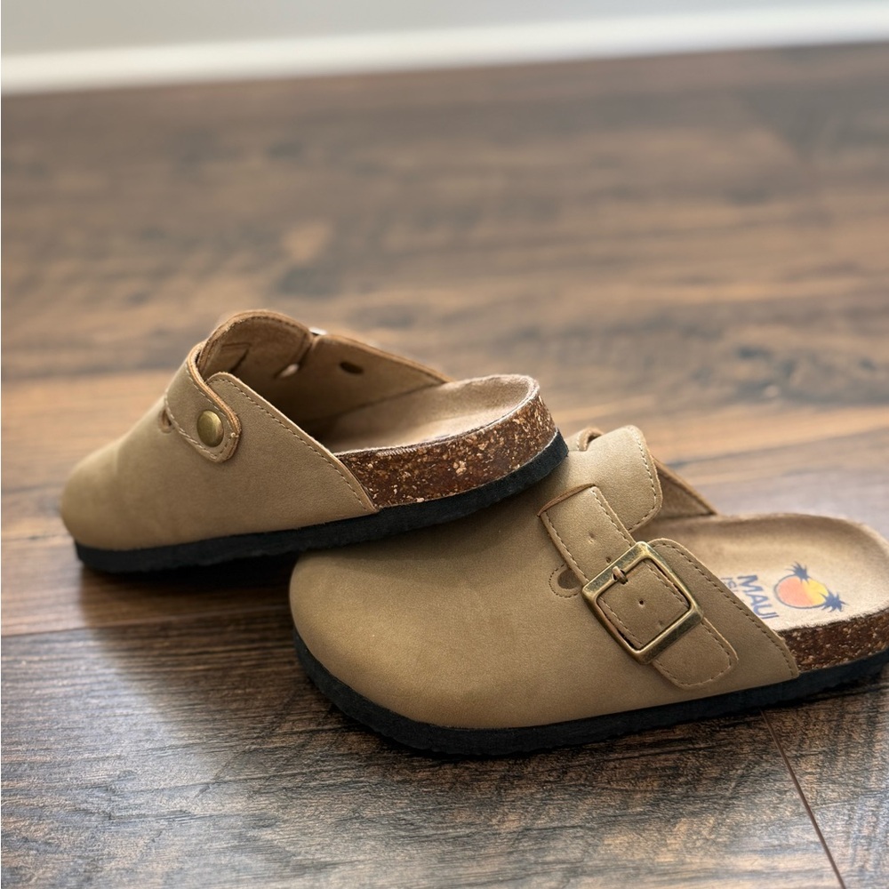 Maui Island Kids Clogs Size 1M Tan Buckle Slip On Sandals